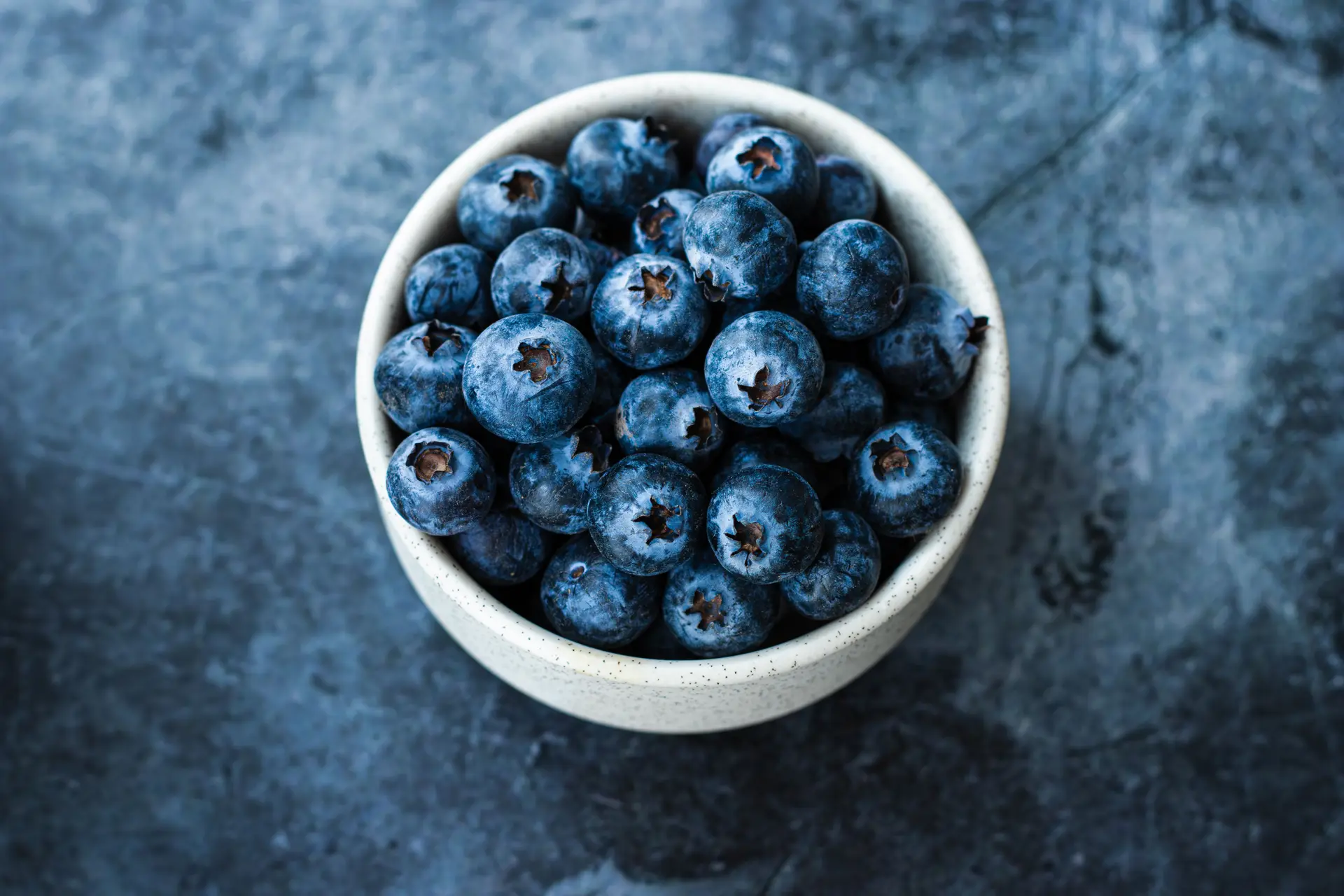 Can Chickens Eat Blueberries? Fresh, Frozen, and Dried