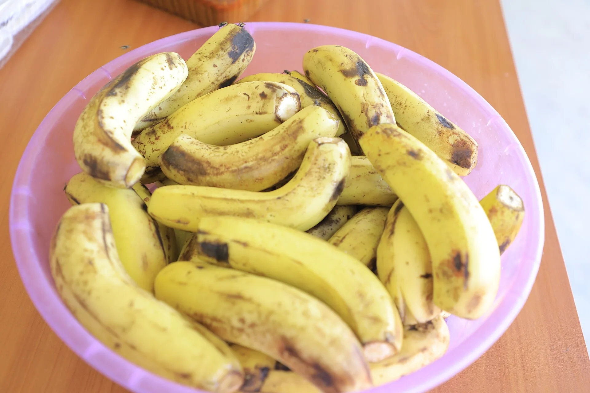 Can Chickens Eat Bananas? Peels and How Much